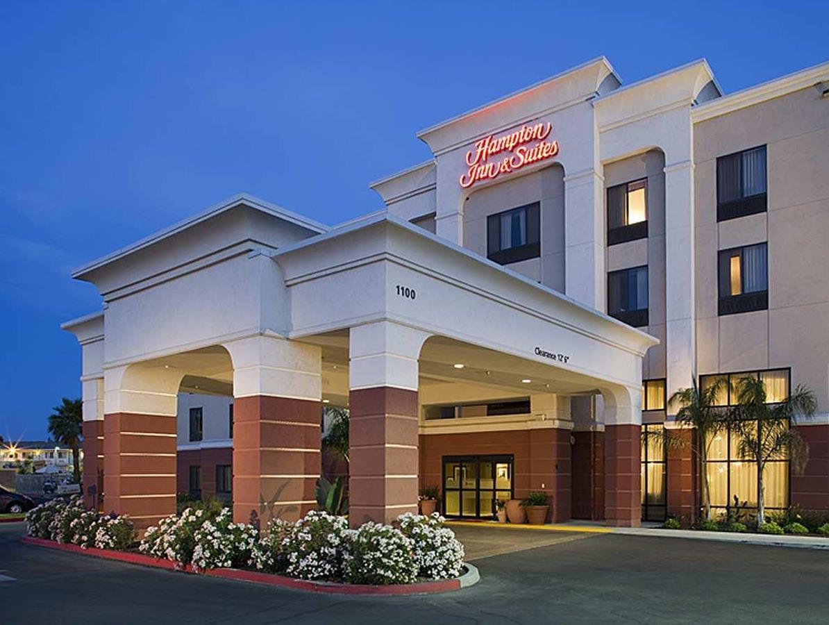 Hampton Inn & Suites Туларе Экстерьер фото