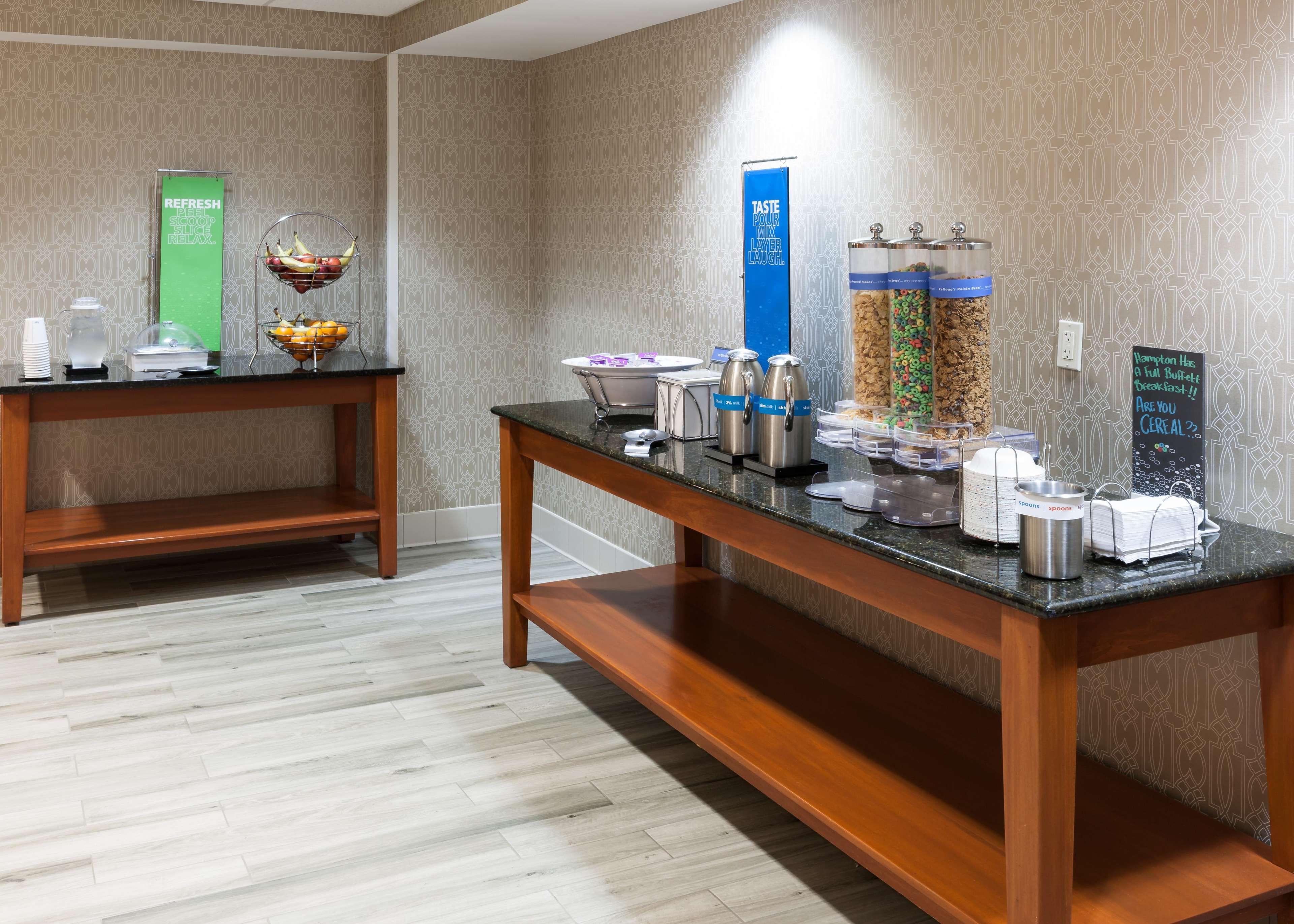 Hampton Inn & Suites Туларе Экстерьер фото