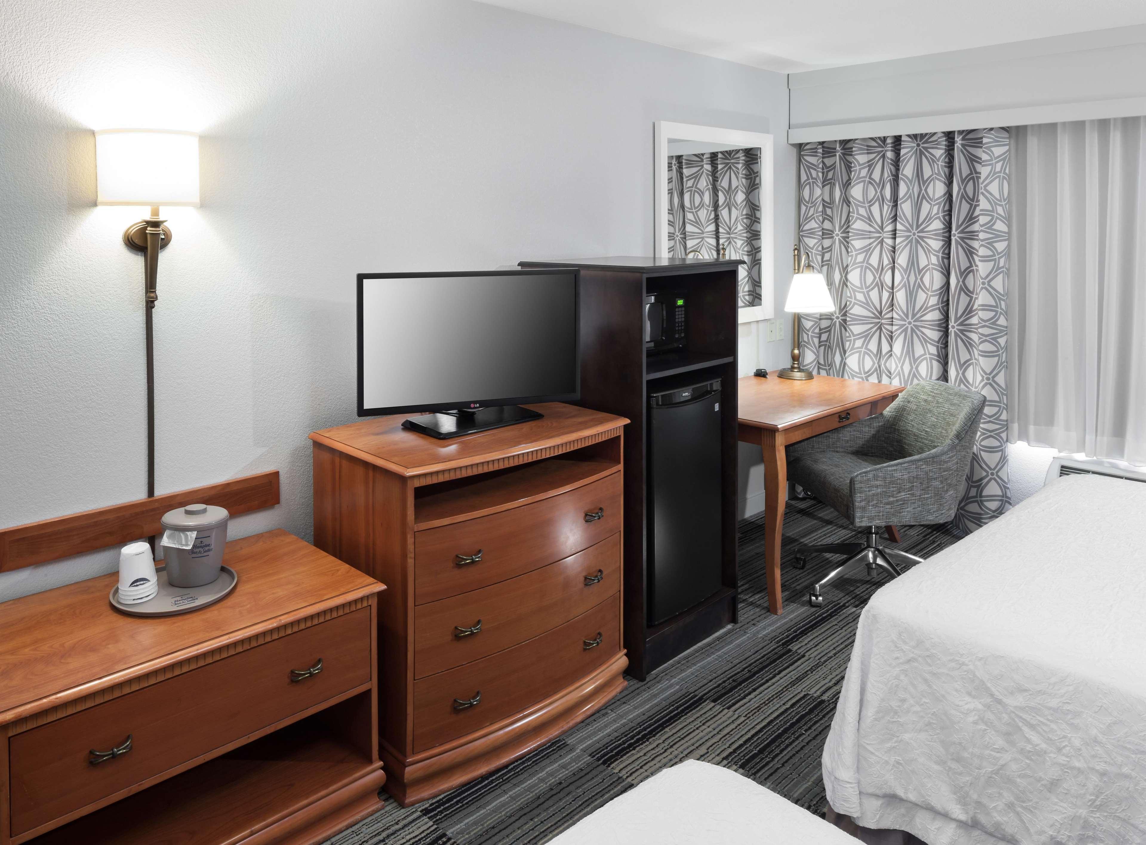 Hampton Inn & Suites Туларе Экстерьер фото
