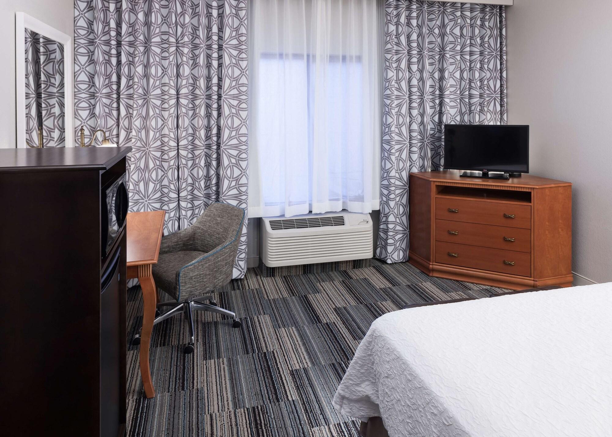 Hampton Inn & Suites Туларе Экстерьер фото