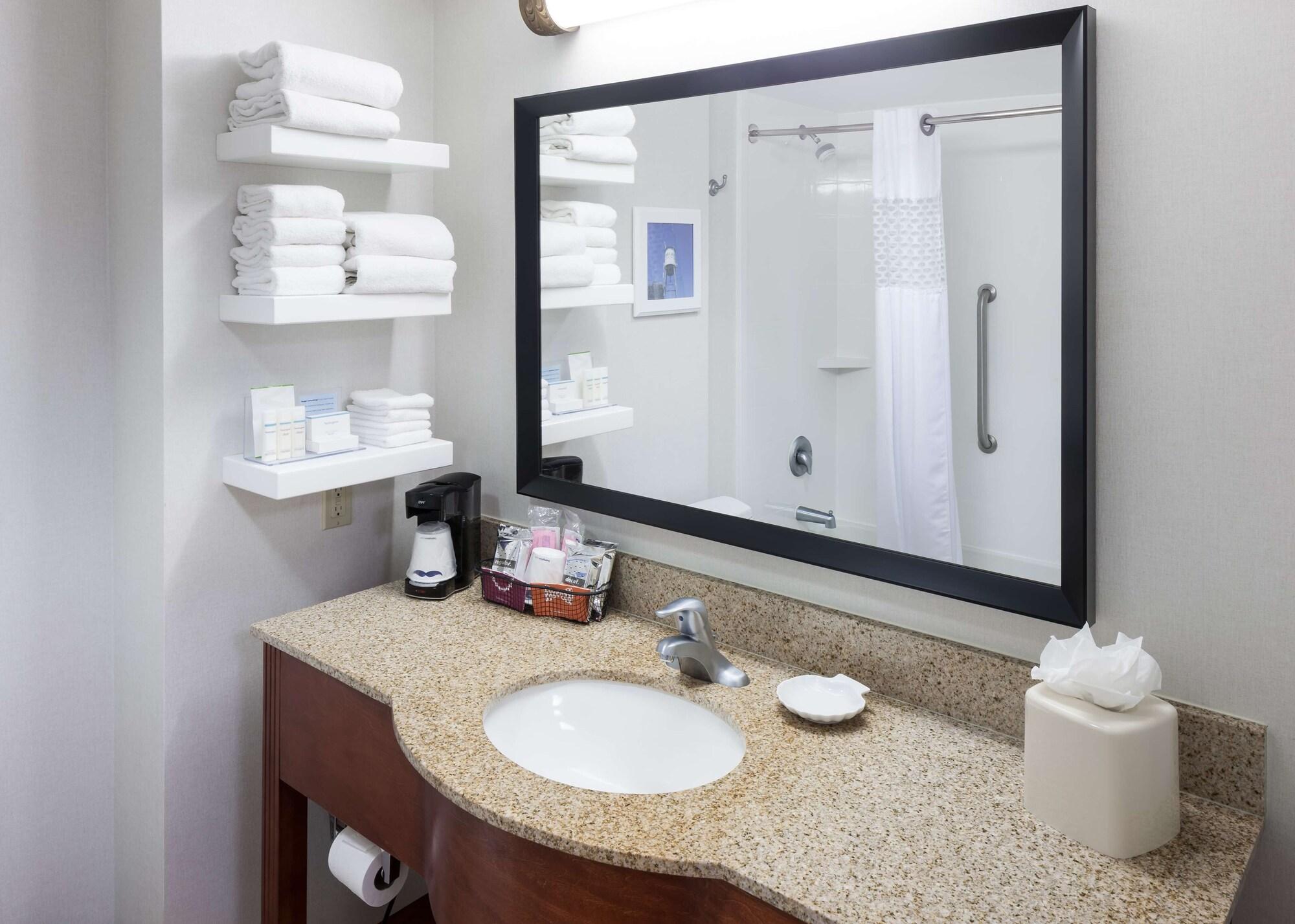 Hampton Inn & Suites Туларе Экстерьер фото