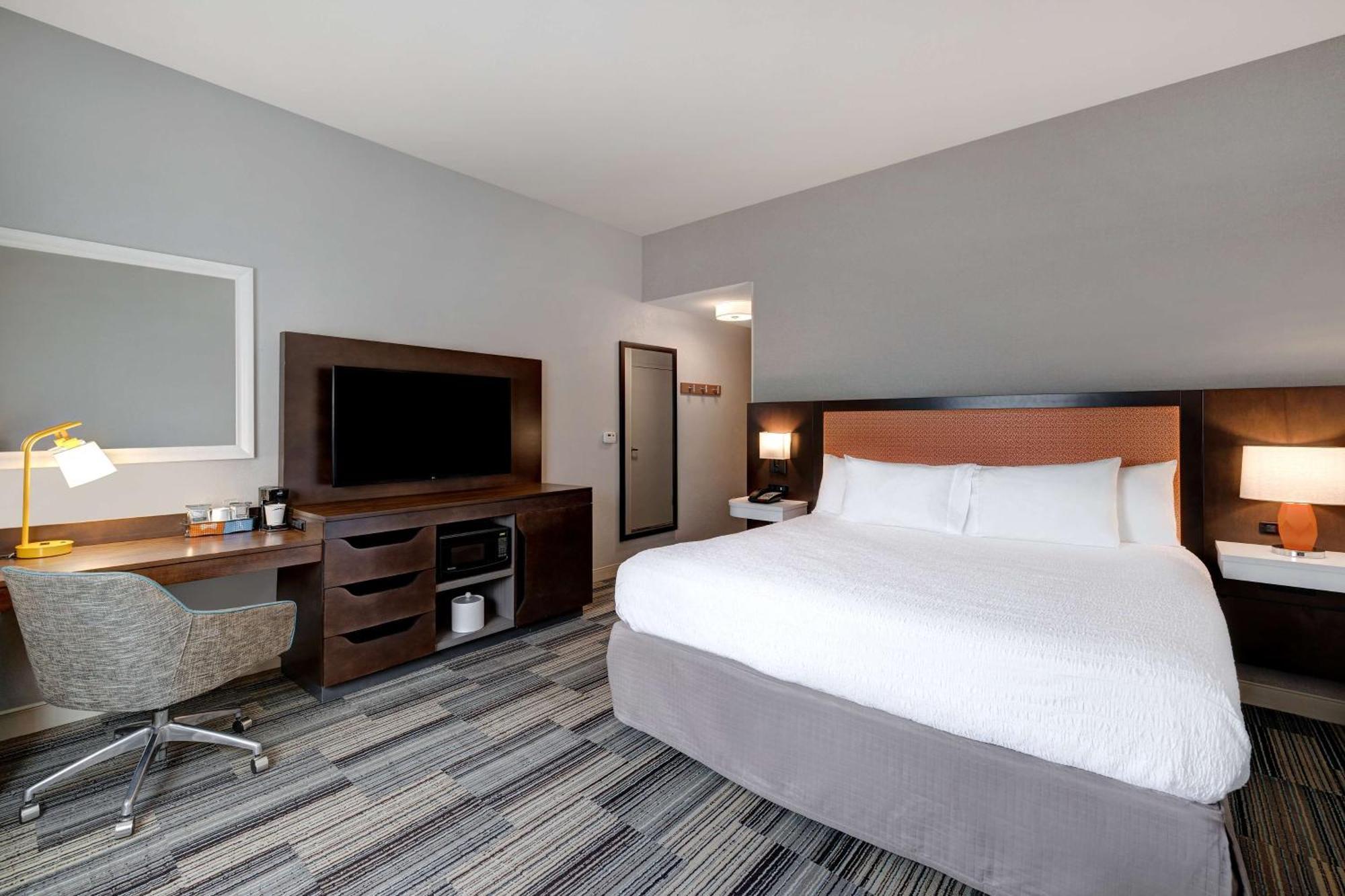 Hampton Inn & Suites Туларе Экстерьер фото