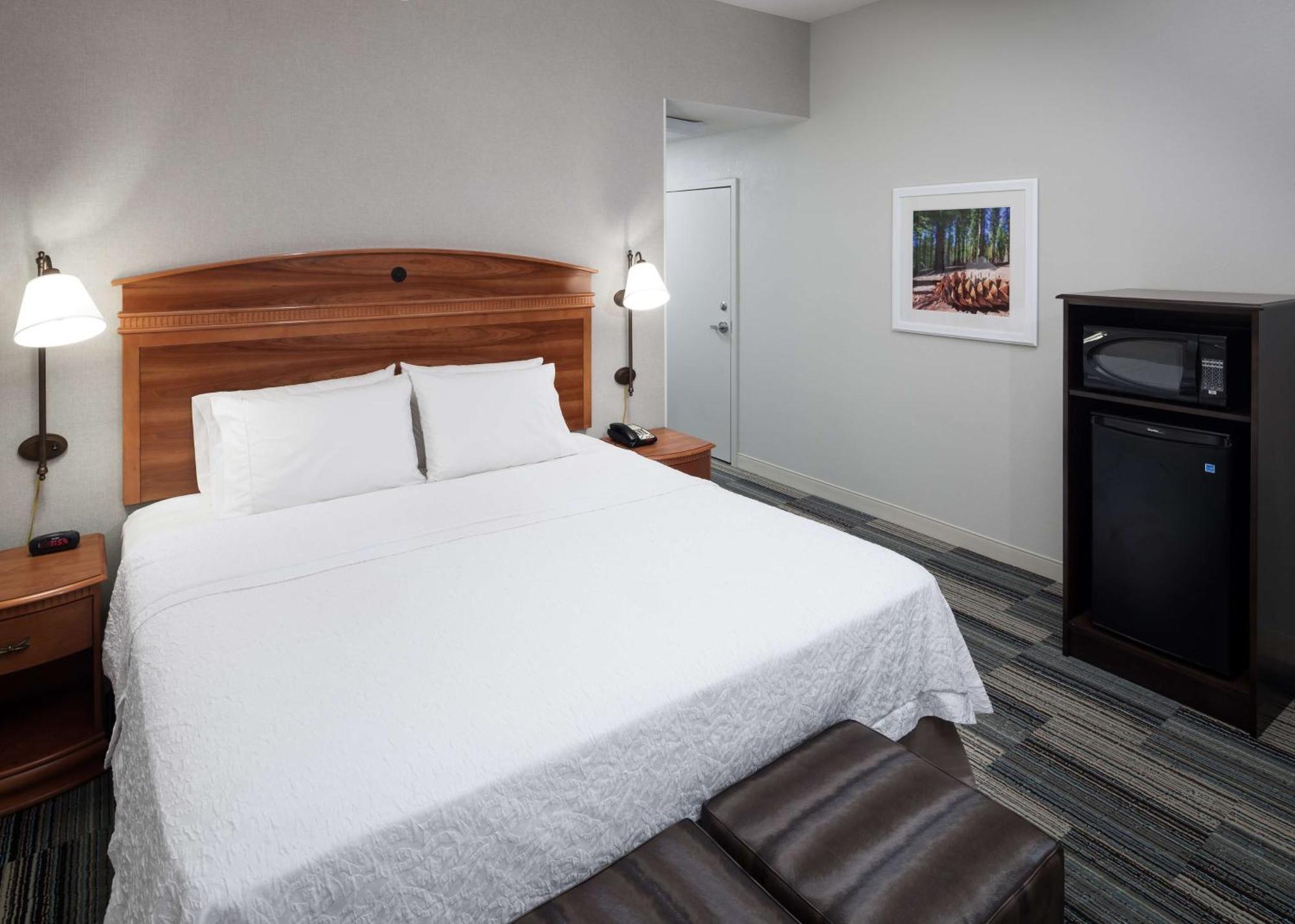 Hampton Inn & Suites Туларе Экстерьер фото